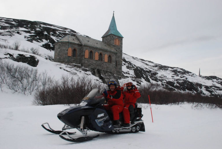 Snowmobile in Grense Jakobselv