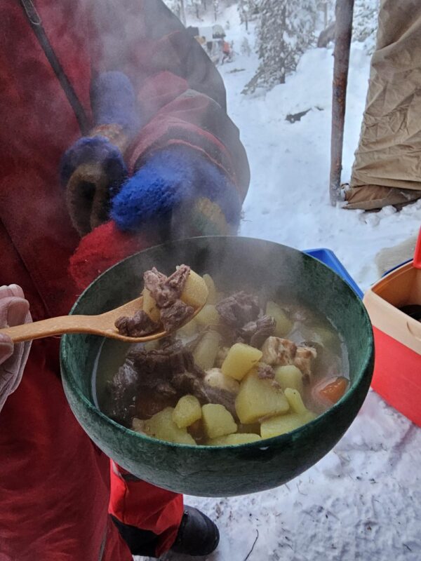 Feed a reindeer with a Sami family (KI20-pt) - Image 11