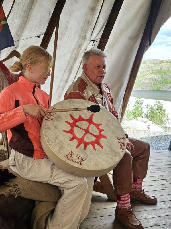 Daypackage Kirkenes sightseeing - Snowhotel - King Crab - Sami experience, Dec - April (KP07) – Image 15